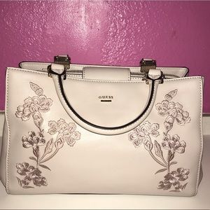 Guess Purse.Brad new!